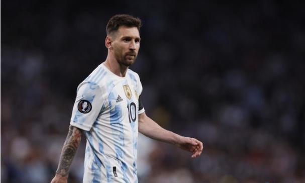 15元自助餐两男子用餐两小时，店家因无时限规定陷争议